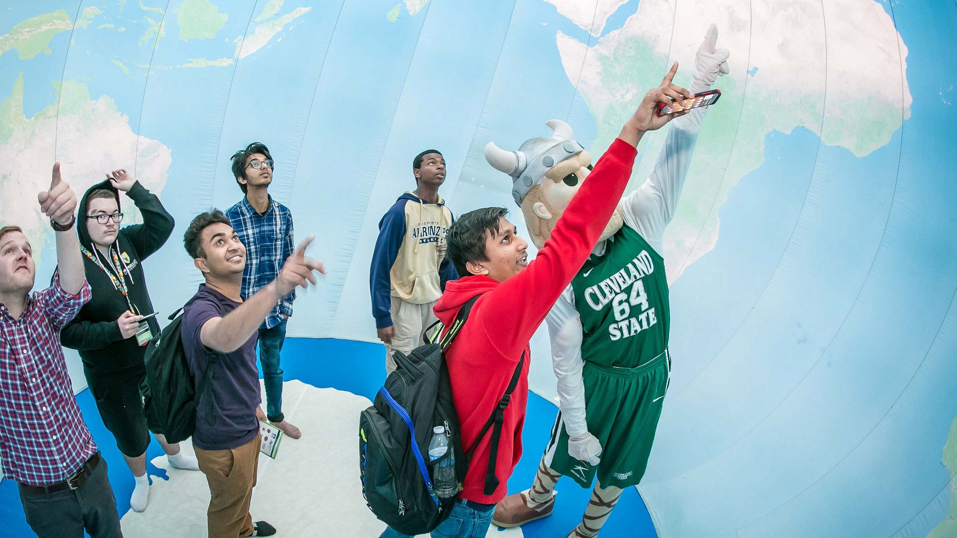 Photo of CSU students with Magnus
